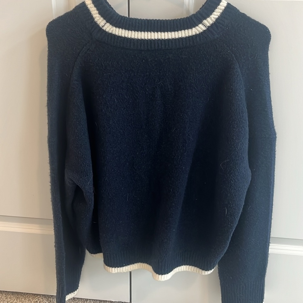 Abercrombie & Fitch V Neck Varsity sweater - Picture 4 of 4